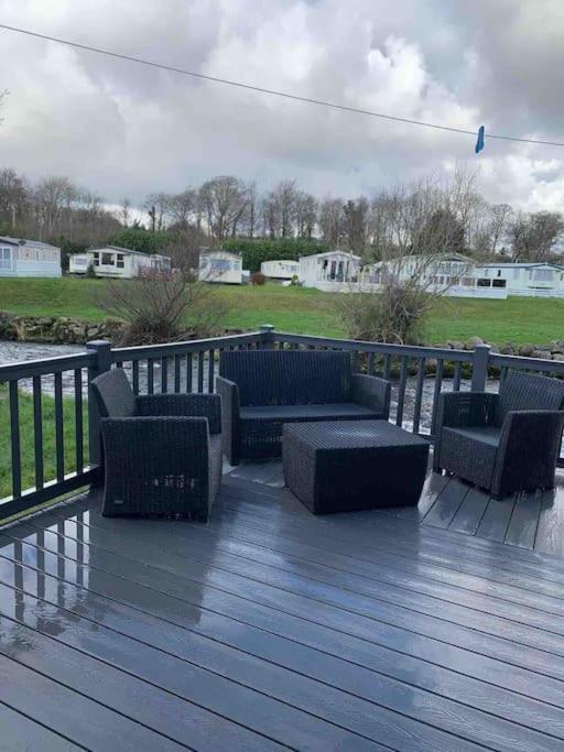 Stunning 3 Bed Riverside Cabin In Snowdonia Caeathro Exterior foto