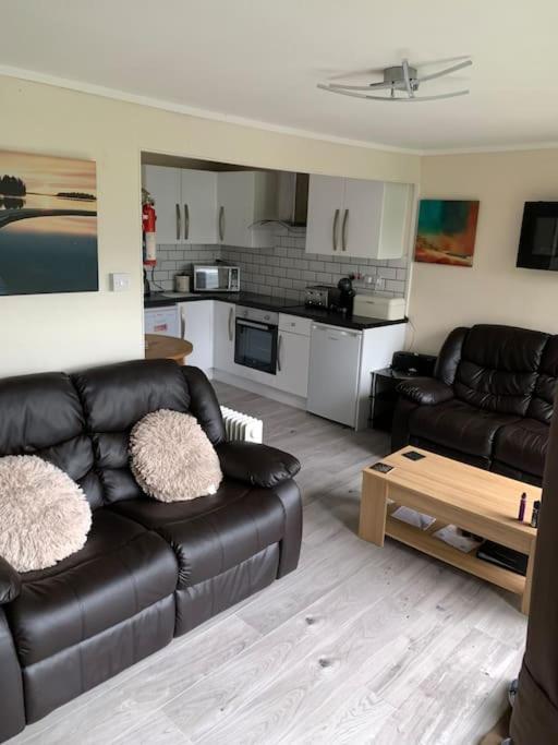 Stunning 3 Bed Riverside Cabin In Snowdonia Caeathro Exterior foto