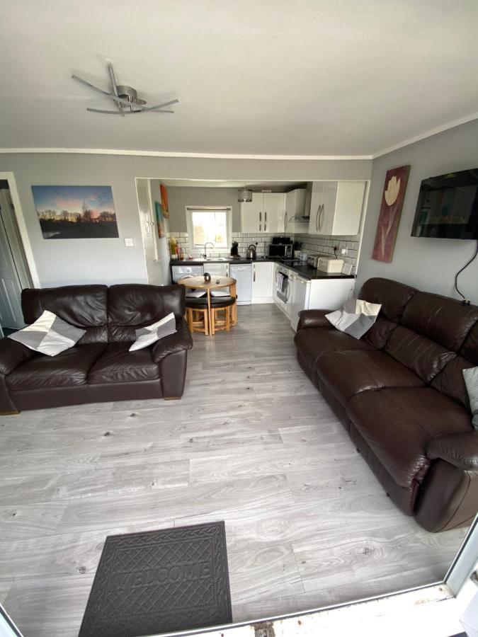 Stunning 3 Bed Riverside Cabin In Snowdonia Caeathro Exterior foto