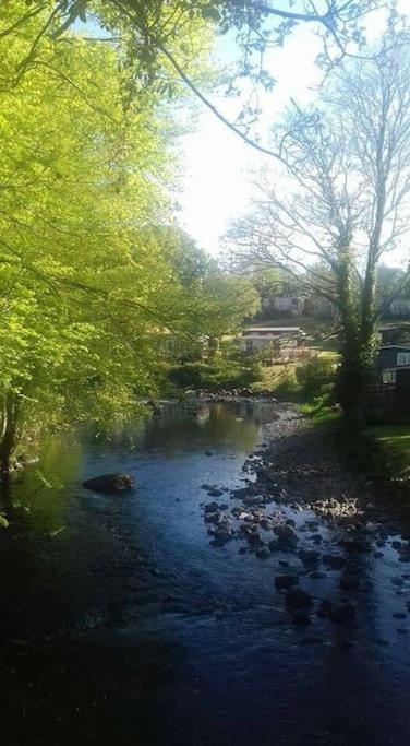 Stunning 3 Bed Riverside Cabin In Snowdonia Caeathro Exterior foto