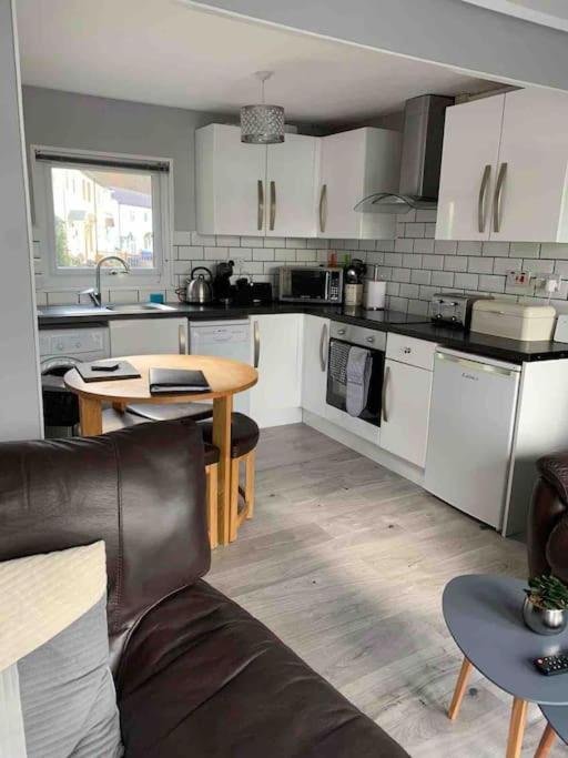Stunning 3 Bed Riverside Cabin In Snowdonia Caeathro Exterior foto