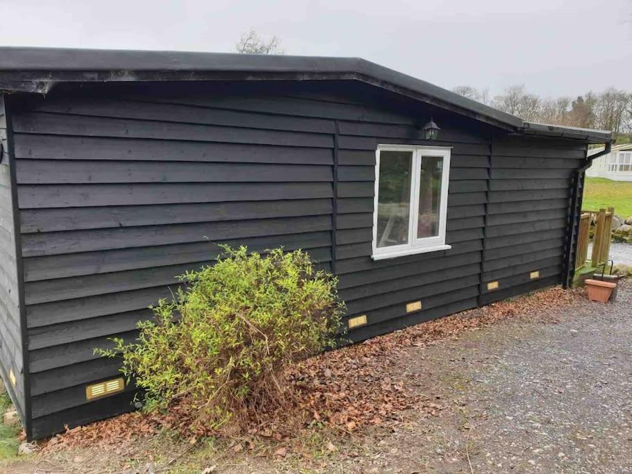 Stunning 3 Bed Riverside Cabin In Snowdonia Caeathro Exterior foto