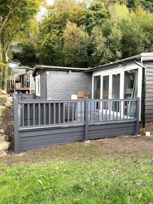 Stunning 3 Bed Riverside Cabin In Snowdonia Caeathro Exterior foto